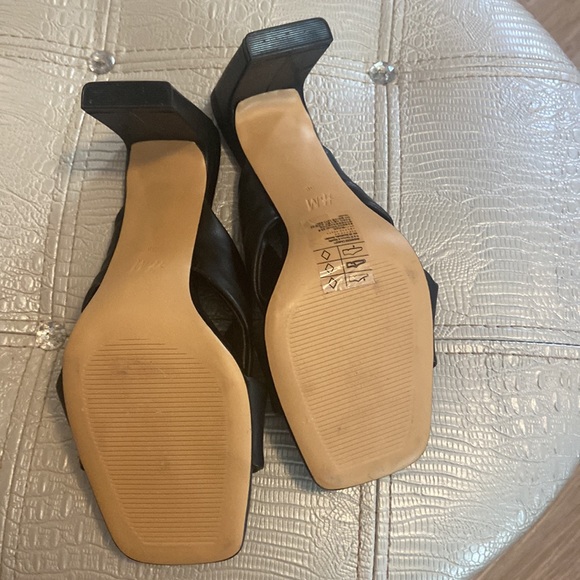 NWT so comfy and chic - Picture 3 of 3